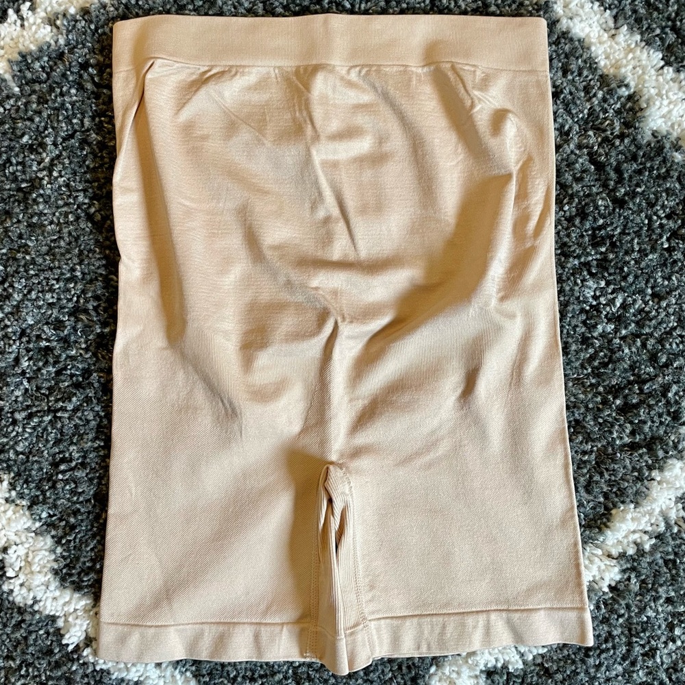 🆕 Motherhood Maternity (L) Spanx Maternity Shaper